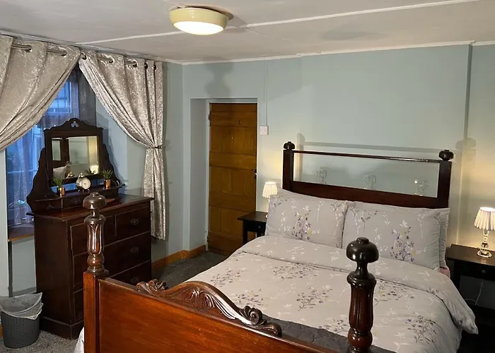 Nore View House *