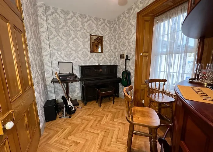 Nore View House *